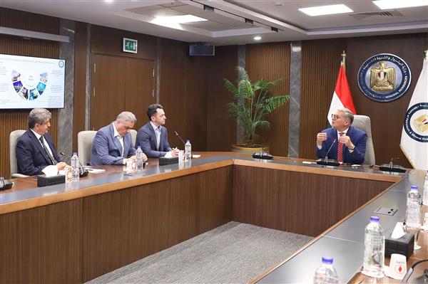 بدوي يبحث مع رئيس Sun Africa الأمريكية التعاون المشترك في أنشطة البترول والتعدين